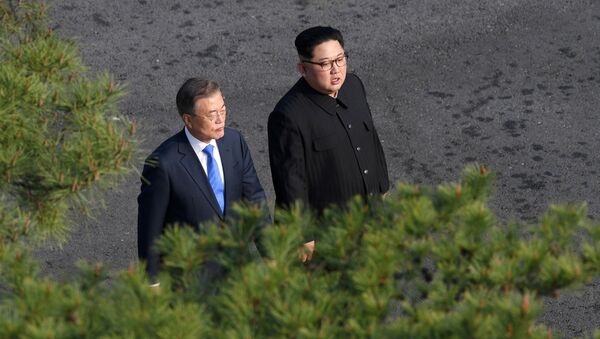 Moon Jae-in et Kim Jong-un - Sputnik Afrique
