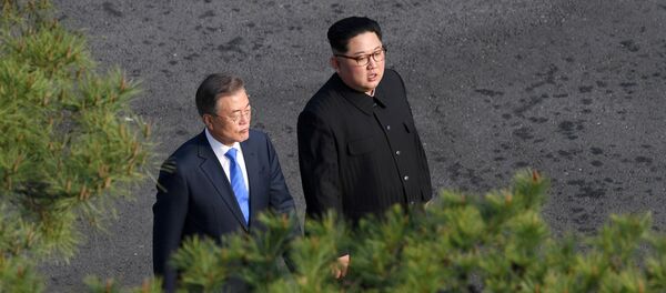 Moon Jae-in et Kim Jong-un - Sputnik Afrique
