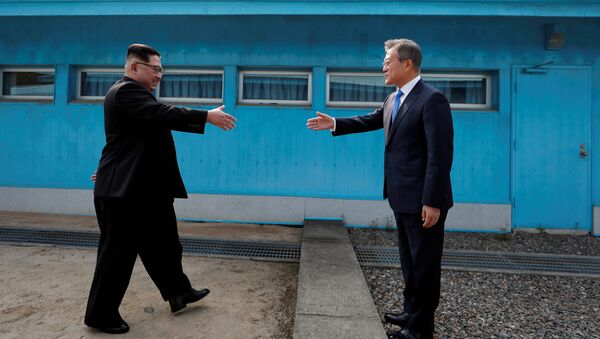 Rencontre des dirigeants sud-coréen et nord-coréen Moon Jae-in et Kim Jong-un - Sputnik Afrique
