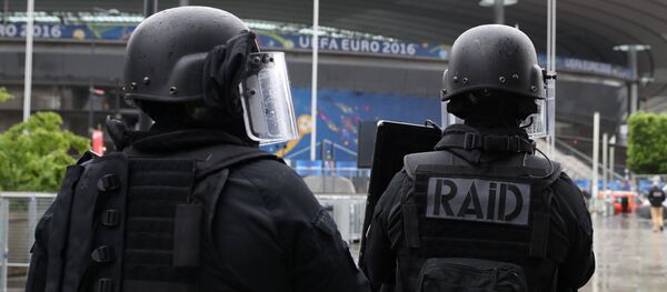 Members of the Raid special intervention unit of the French police take part in a terrorist attack mock exercise on May 31, 2016 near the Stade de France in Saint-Denis, France - Sputnik Afrique