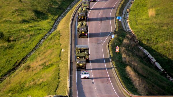 S-300 Favorite surface-to-air missile systems battalion during a march conducted as part of a bilateral drill involving air defense and aviation forces of the Western Military District - Sputnik Afrique