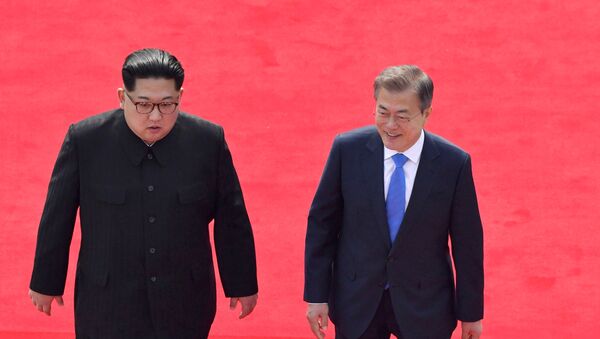 North Korean leader Kim Jong Un, left, and South Korean President Moon Jae-in walk toward the Peace House for their meeting at the border village of Panmunjom in the Demilitarized Zone Friday, April 27, 2018. - Sputnik Afrique