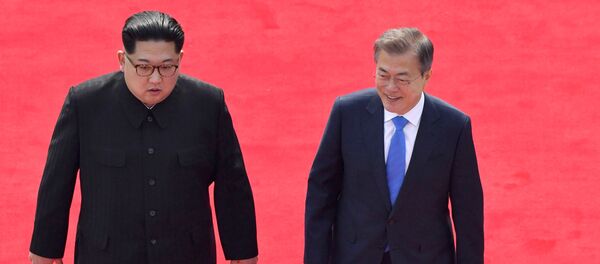 North Korean leader Kim Jong Un, left, and South Korean President Moon Jae-in walk toward the Peace House for their meeting at the border village of Panmunjom in the Demilitarized Zone Friday, April 27, 2018. - Sputnik Afrique
