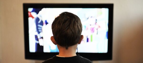 Сhild is watching TV - Sputnik Afrique