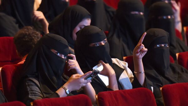 Saudi women at the cinema theater. (File) - Sputnik Afrique