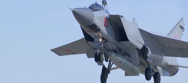 Un MiG-31 russe porteur de missiles hypersoniques Kinjal - Sputnik Afrique