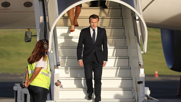 French president Emmanuel Macron walks down the stairs after disembarking from his plane on May 3, 2018, at the Tontouta airport in Noumea, on the French overseas territory of New Caledonia. - Sputnik Afrique