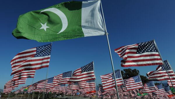 Les drapeaux du Pakistan et des USA - Sputnik Afrique