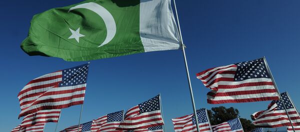Les drapeaux du Pakistan et des USA - Sputnik Afrique