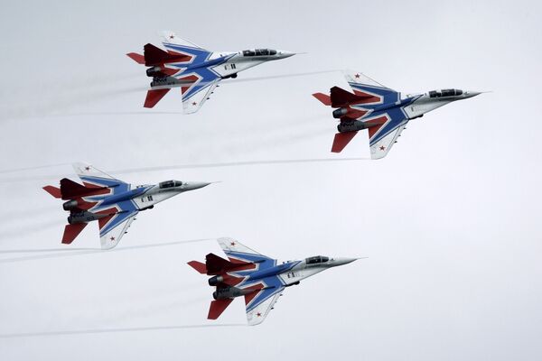 Les MiG-29 du groupe de voltige aérienne Striji Les MiG-29 du groupe de voltige aérienne Striji - Sputnik Afrique