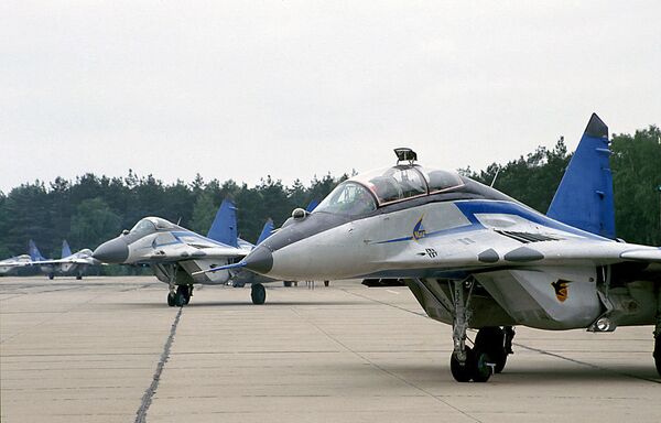 Un MiG-29 du groupe d'acrobatie aérienne Striji (archive photo) - Sputnik Afrique
