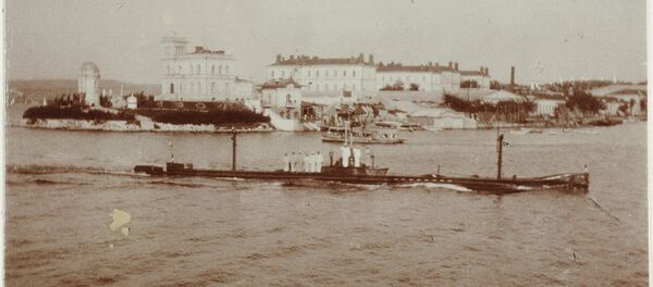 Подводная лодка Камбала заходит в Южную бухту Севастополя - Sputnik Afrique