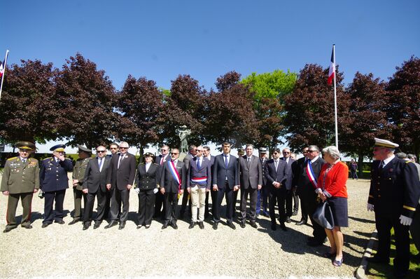 Noyer-Saint-Martin : Commémoration du 73e anniversaire de la Victoire au Cimetière soviétique Noyer-Saint-Martin : Commémoration du 73e anniversaire de la Victoire au Cimetière soviétique - Sputnik Afrique