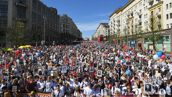 Le Régiment immortel défile à Moscou - Sputnik Afrique