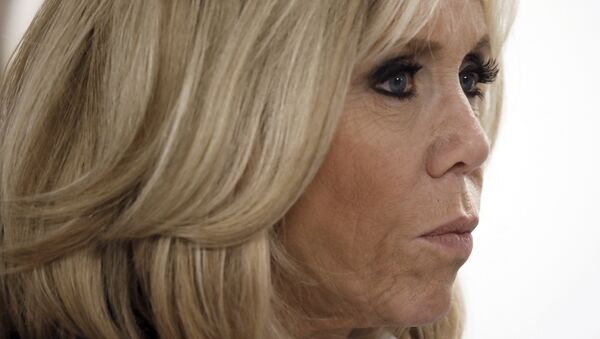 Brigitte Macron, wife of the French President, takes part in a visit at the Delafontaine Hospital in Saint-Denis, near Paris, as part of the World AIDS Day, on December 1, 2017 - Sputnik Afrique