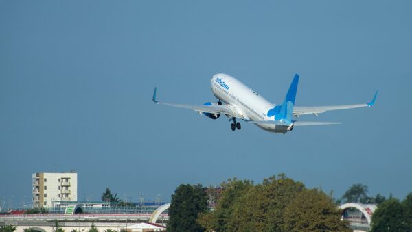 Самолет Boeing 737-8LJ авиакомпании Победа взлетает в международном аэропорту Сочи. - Sputnik Afrique