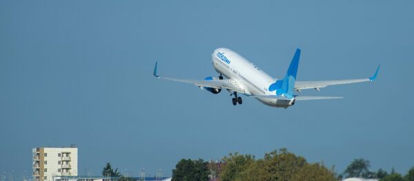 Самолет Boeing 737-8LJ авиакомпании Победа взлетает в международном аэропорту Сочи. - Sputnik Afrique