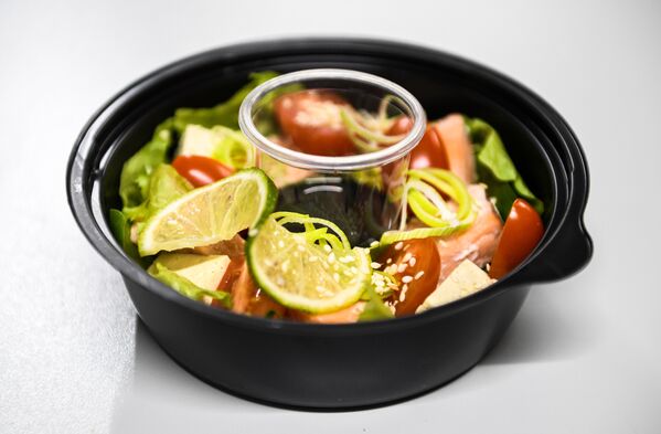 Salade au saumon chez Fresh Diets, service de livraison de repas à Volgograd - Sputnik Afrique