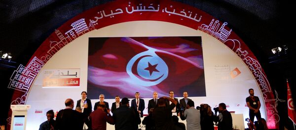 Mohamed Tlili Mansri (C), president of the Independent High Authority for Elections (ISIE), attends a news conference to announce the results of the municipal election in Tunis, Tunisia, May 9, 2018. - Sputnik Afrique