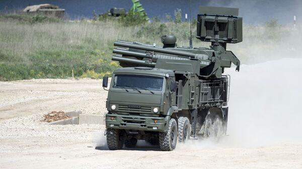 Pantsir-S SA-22 Greyhound self-propelled surface-to-air missile system during equipment demonstration at the International Military-Technical Forum “ARMY-2015” in Moscow region - Sputnik Afrique