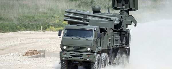 Pantsir-S SA-22 Greyhound self-propelled surface-to-air missile system during equipment demonstration at the International Military-Technical Forum “ARMY-2015” in Moscow region - Sputnik Afrique