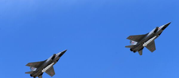 Des chasseurs polyvalents MiG-31 avec des fusées hypersoniques Kinjal - Sputnik Afrique