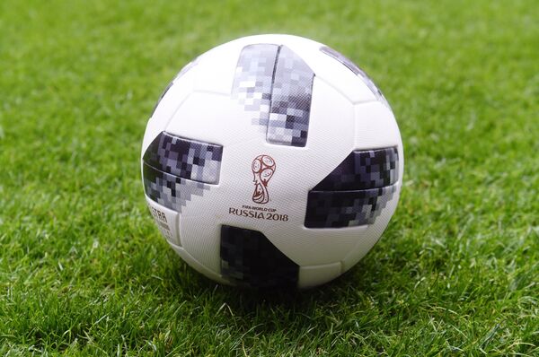 Telstar 18, le ballon officiel de la Coupe du monde 2018 - Sputnik Afrique