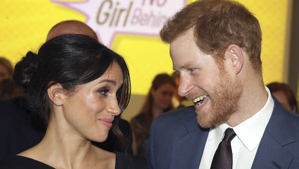 Britain's Prince Harry, left and Meghan Markle attend a women's empowerment reception at the Royal Aeronautical Society, during the Commonwealth Heads of Government Meeting, in London, Thursday April 19, 2018. - Sputnik Afrique