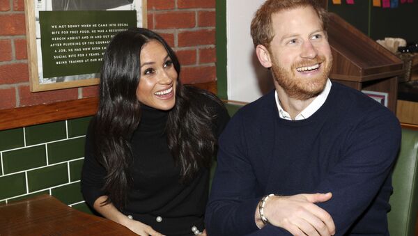 Britain's Prince Harry and Meghan Markle speak with patrons at the Social Bite in Edinburgh, Scotland, Tuesday, Feb. 13, 2018. - Sputnik Afrique