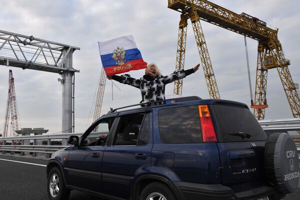 Début de la circulation automobile sur le pont de Crimée - Sputnik Afrique