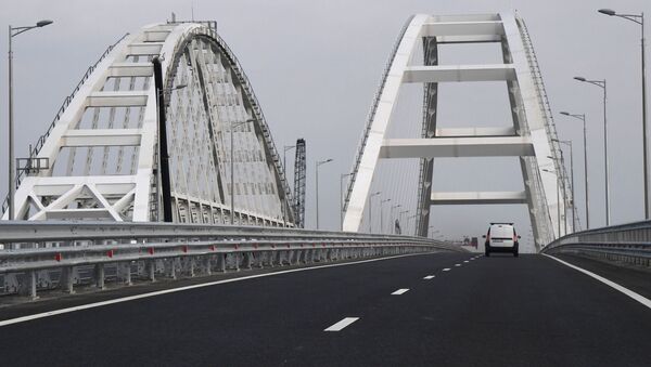 Автомобильное движение по автодорожной части Крымского моста - Sputnik Afrique