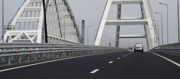 Автомобильное движение по автодорожной части Крымского моста - Sputnik Afrique