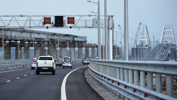 Автомобильное движение по автодорожной части Крымского моста - Sputnik Afrique