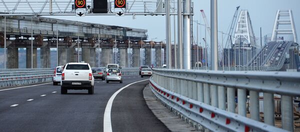 Автомобильное движение по автодорожной части Крымского моста - Sputnik Afrique