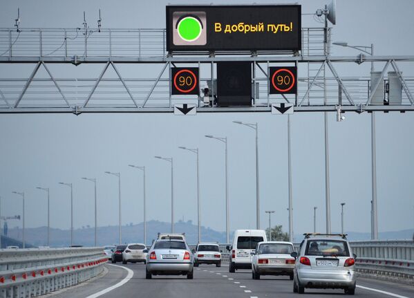 Début de la circulation automobile sur le pont de Crimée - Sputnik Afrique