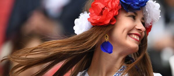 A Russian fan is seen here ahead of the 2017 FIFA Confederations Cup match between Mexico and Russia - Sputnik Afrique