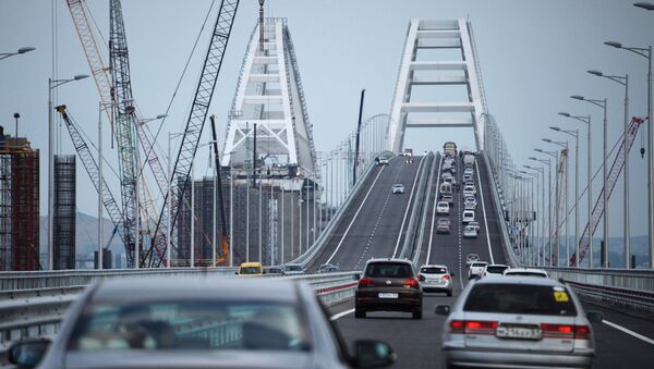 Car traffic on the Crimean Bridge's freeway section - Sputnik Afrique