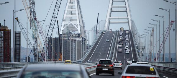 Car traffic on the Crimean Bridge's freeway section - Sputnik Afrique