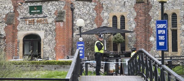 A police officer near the Mill pub in Salisbury, where the traces of the nerve agent used to poison former Main Intelligence Directorate colonel Sergei Skripal and his daughter Yulia were found - Sputnik Afrique