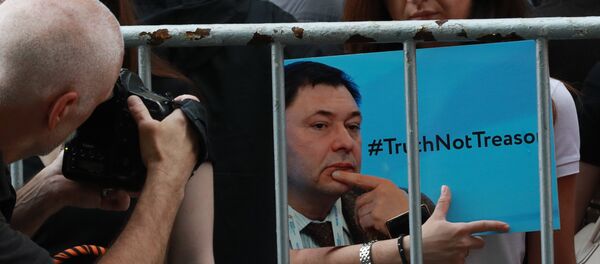 Manif de soutien au journaliste Vychinski près de l'ambassade d'Ukraine à Moscou - Sputnik Afrique