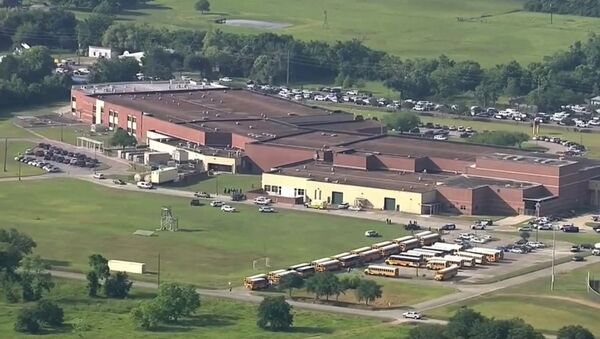This image taken from video shows the campus of Santa Fe High School, Friday, May 18, 2018, in Santa Fe, Texas - Sputnik Afrique