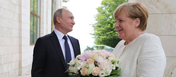 Russlands Wladimir Putin (l.) und Bundeskanzlerin Angela Merkel - Sputnik Afrique