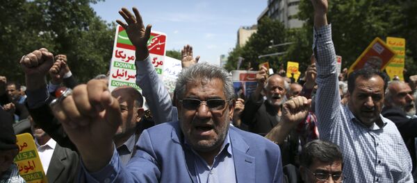 Iranian protestors chant slogans during a gathering after their Friday prayer in Tehran, Iran, Friday, May 11, 2018. - Sputnik Afrique