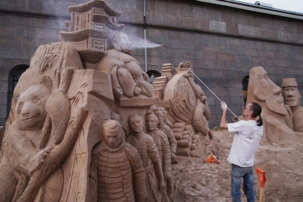 Festival des sculptures en sable «Chefs d’œuvre mondiaux» de Saint-Pétersbourg - Sputnik Afrique