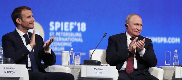 Macron et Poutine - Sputnik Afrique