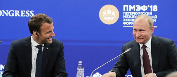 Poutine et Macron au Forum économique international de Saint-Pétersbourg 2018 - Sputnik Afrique