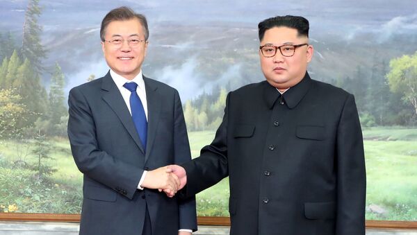 Kim Jong-un et Moon Jae-in - Sputnik Afrique