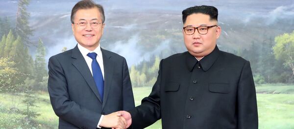 Kim Jong-un et Moon Jae-in - Sputnik Afrique