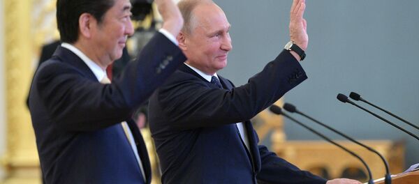 Shinzo Abe et Vladimir Poutine - Sputnik Afrique