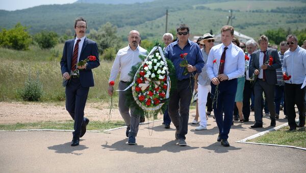 Делегация Италии почтила память погибших предков в Крымской войне под Севастополем - Sputnik Afrique